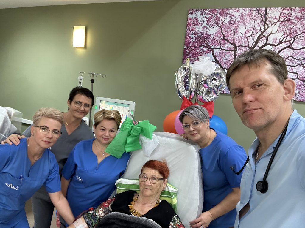 80.te urodziny pacjentki z Oleśnicy